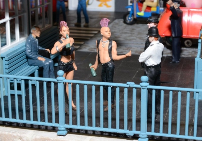 Cameo from "I Do Like to be Beside the Seaside!" (G)